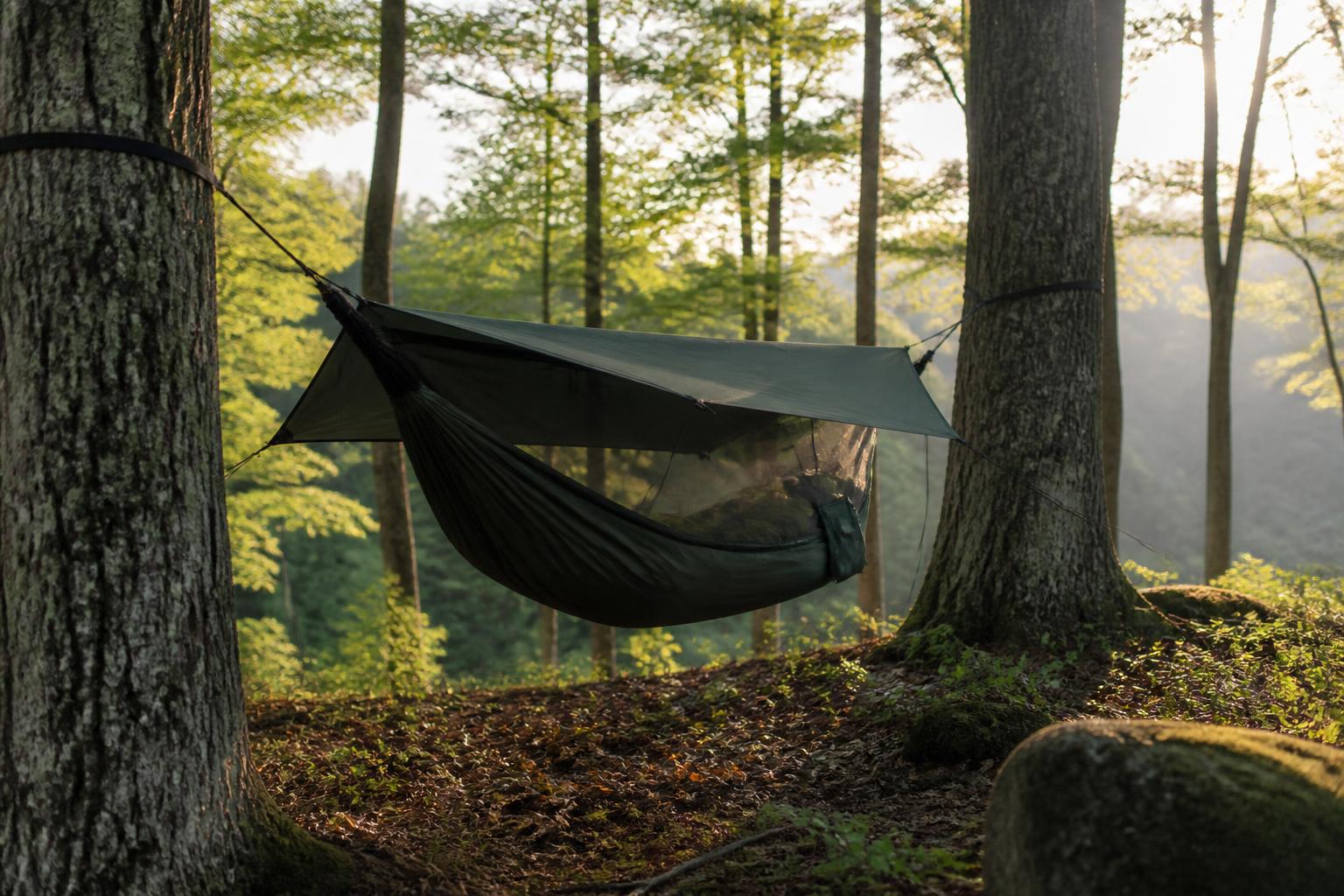 Dormir en hamac : setup, isolation et pièges à éviter
